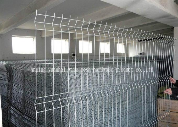 Galvanized 3D Curved V Bending Welded Wire Mesh Triangle Fence For Security