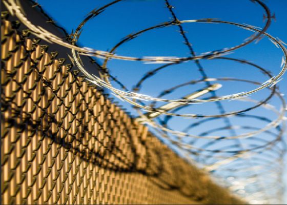 High Tensile Razor Barbed Wire 8cm Spacing 0.5mm Thickness