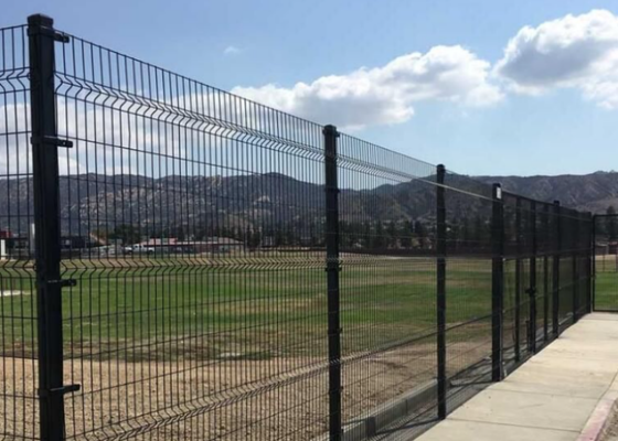 Hot Dip Galvanized 4.0mm Triangle Fence Panel 1.8x2.5m 50x200mm Mesh Peach Post Gardens