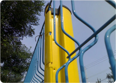 Powder Coated Welded Wire Garden Fence , Metal Mesh Fence Panels Square Hole
