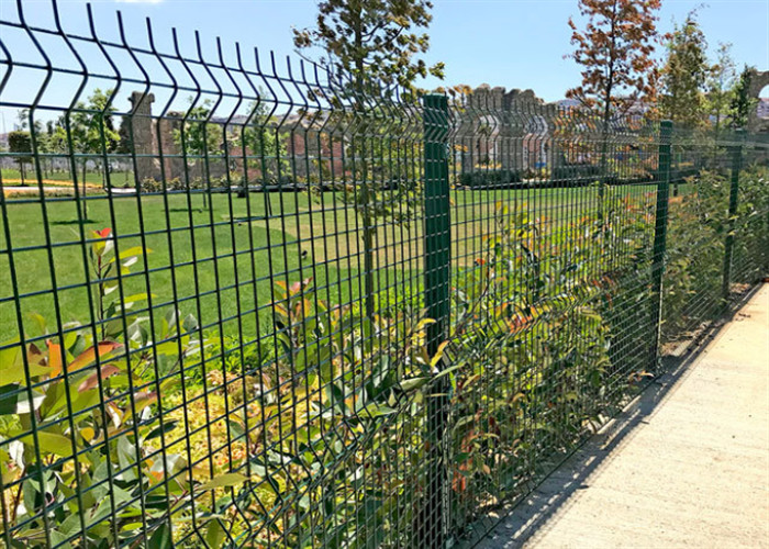 Triangular Wire Mesh PVC Coated Welded Wire Mesh Fencing With Triangle V Shape RAL6005